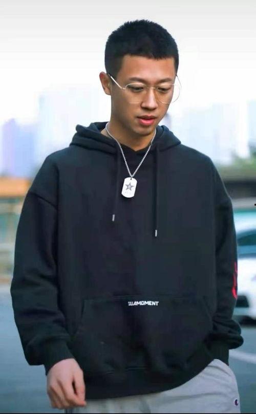 最新爆料精神小伙照片,最新照片曝光,网友热议不已! 第2张 最新爆料精神小伙照片,最新照片曝光,网友热议不已! 第2张